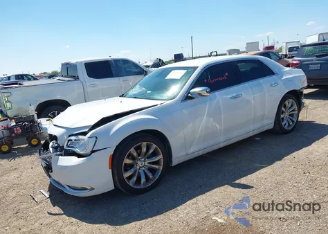 2018 Chrysler 300 Limited z USA, uszkodzony, nr VIN 2C3CCAEG6JH142712